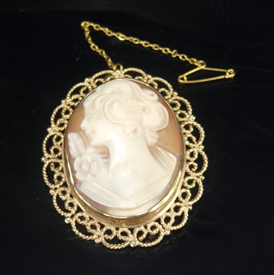 Lot 2521 - A carved shell cameo brooch of Victorian style,...