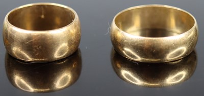 Lot 344 - A gent's 9ct gold band ring, size R, sponsor...