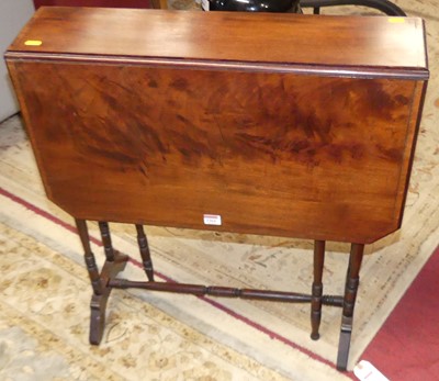 Lot 1264 - A circa 1900 flame mahogany and crossbanded...