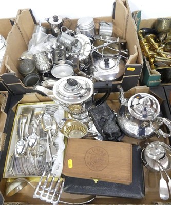 Lot 616 - Two trays of silver plated wares to include...
