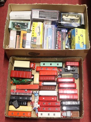 Lot 1528 - 2 boxes of loose and boxed modern issue...