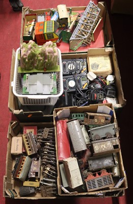 Lot 1531 - 4 trays of mixed model railways to include...