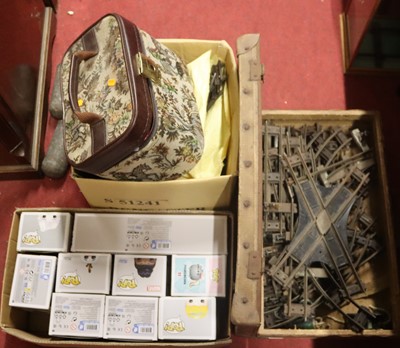 Lot 1533 - Mixed toys and collectables to include Bayko...