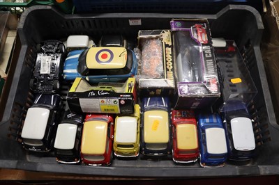 Lot 1551 - 2 trays of mixed boxed and loose diecast to...