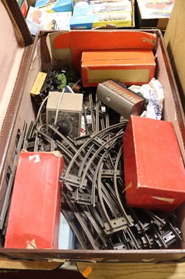 Lot 1557 - Suitcase containing a collection of Hornby 0...