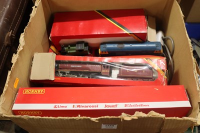 Lot 1559 - Collection of mixed Hornby, and Triang 00...