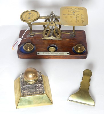 Lot 524 - An early 20th century brass postal scale,...