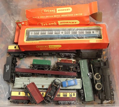 Lot 1569 - Tray of mixed 00 Gauge trains to include...