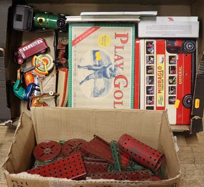 Lot 1573 - Tray of mixed tinplate and toy novelties to...