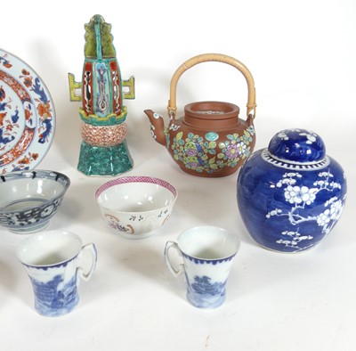 Lot 59 - A collection of Chinese ceramics to include...