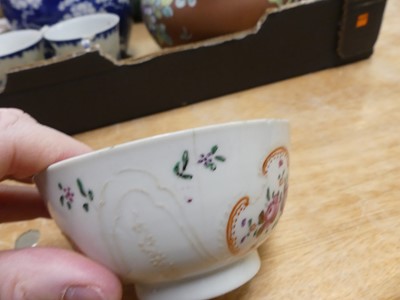 Lot 59 - A collection of Chinese ceramics to include...