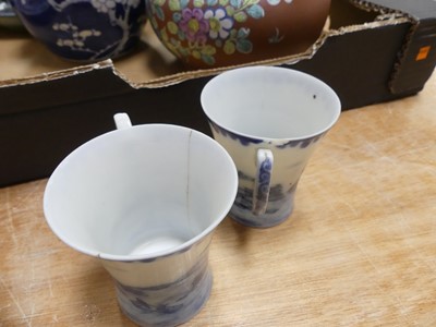 Lot 59 - A collection of Chinese ceramics to include...