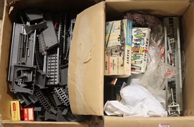 Lot 1578 - Mixed 00 Gauge railway items to include Triang...