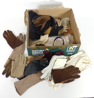 Lot 539 - A collection of lady's vintage leather gloves
