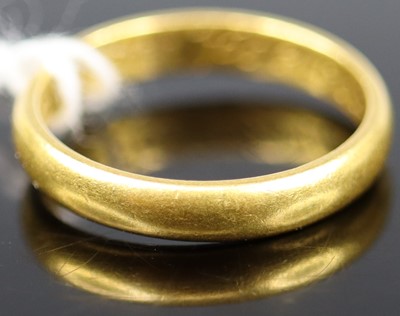 Lot 358 - A yellow metal court shaped wedding band,...
