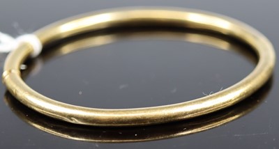 Lot 390 - A hollow yellow metal hinged bangle, unmarked...