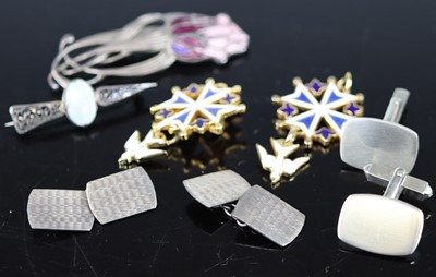 Lot 392 - Assorted costume jewellery, to include...