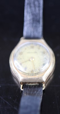 Lot 402 - A vintage Crusader lady's 9ct gold cased...