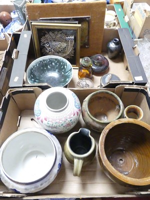 Lot 549 - A collection of ceramics and glass, to include...