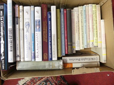 Lot 622B - A box of Antique hard-back reference books: to...