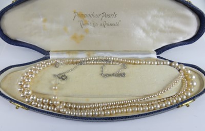 Lot 422 - A faux pearl double string choker with paste...