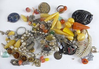 Lot 425 - Assorted costume jewellery, to include...