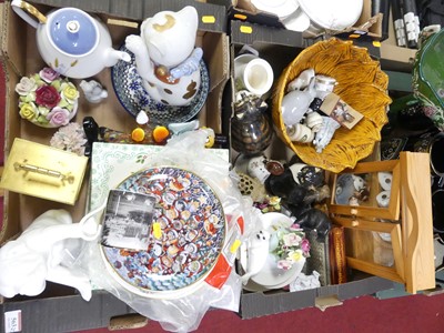 Lot 563 - A collection of ceramics, to include pottery...