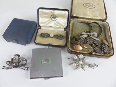 Lot 442 - A mixed lot to include two paste set brooches,...