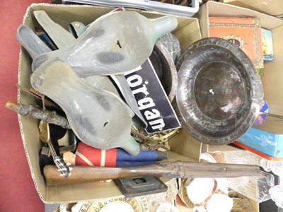 Lot 567 - A collection of items, to include decoy...