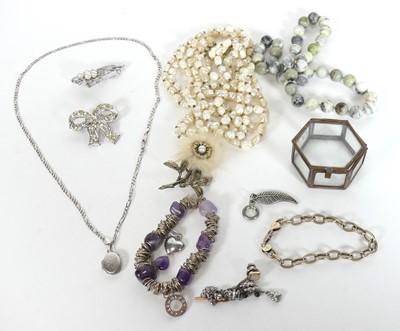 Lot 469 - Costume jewellery to include a polished...