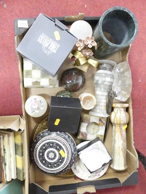 Lot 604 - A box of miscillaneous items to include; a...