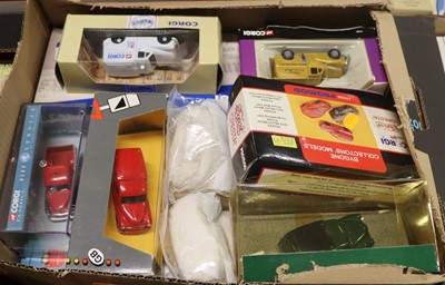 Lot 1520 - A box of boxed and loose mainly Morris Minor...