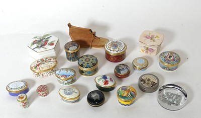 Lot 295 - A collection of patch boxes, to include...