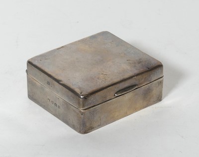 Lot 467 - A George V silver table cigarette box, of...