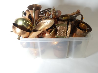 Lot 593 - A box of copper and brass items to include tea...