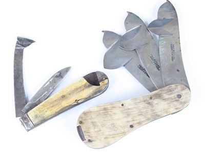 Lot 890 - A 19th century veterinary fleam, having horns...