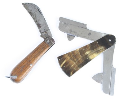 Lot 848 - A 19th century veterinary fleam, having horn...