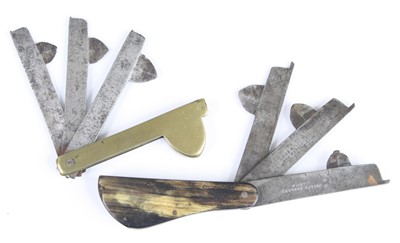 Lot 952 - A 19th century veterinary fleam, having horn...