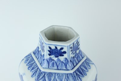 Lot 167 - A pair of Chinese blue and white hexagonal...