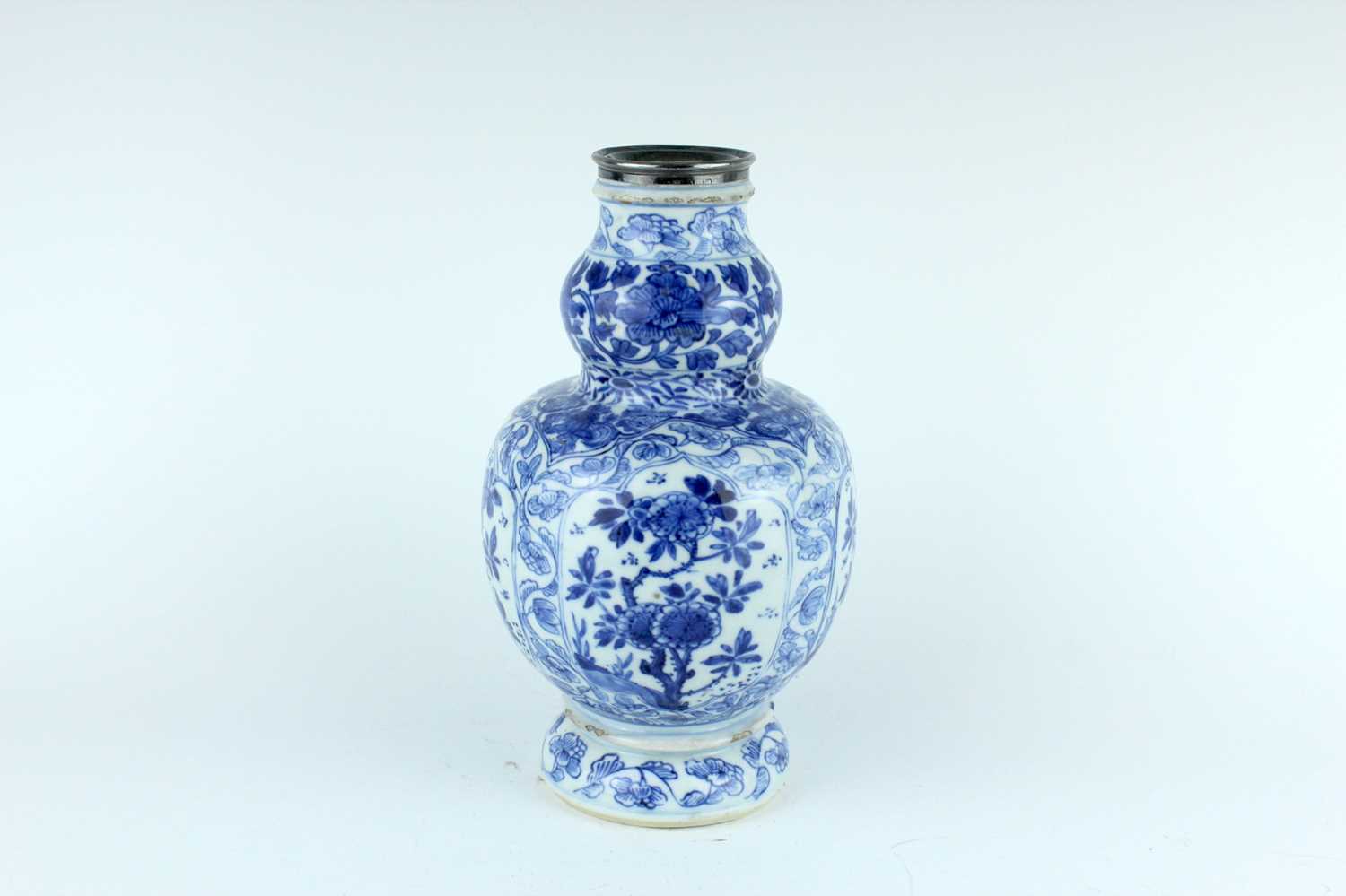 Lot 19 - A Chinese blue and white gourd vase, Qing...