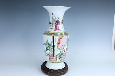 Lot 179 - A Chinese famille verte yenyen vase, Qing...