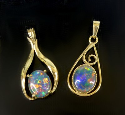 Lot 2575 - A modern 9ct gold opal doublet set pendant, of...