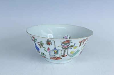 Lot 201 - A Chinese famille rose ‘Hundred Antiques’ bowl,...