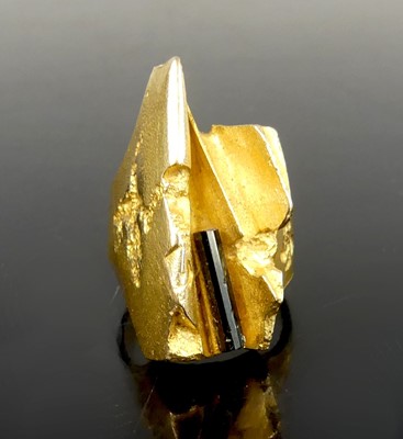 Lot 2772 - Bjorn Weckstrom (Finnish b.1935) - a 14ct gold...