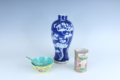 Lot 227 - A group of Chinese porcelain wares, late Qing...