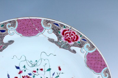 Lot 191 - Two large Chinese export porcelain dishes,...