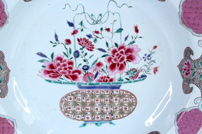 Lot 191 - Two large Chinese export porcelain dishes,...