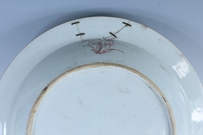 Lot 191 - Two large Chinese export porcelain dishes,...