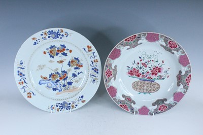 Lot 191 - Two large Chinese export porcelain dishes,...