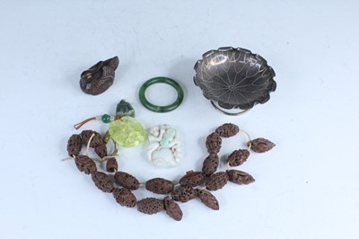 Lot 56 - A group of Chinese and Japanese small objects,...